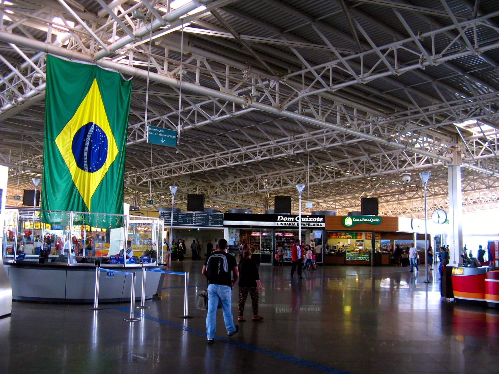 Menor desacompanhado em ônibus: como pegar autorização pra viagem (ECA, CNJ, AEV)